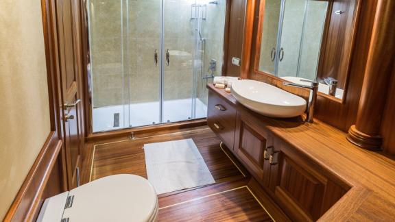 Elegant bathroom with modern amenities on the luxurious Gulet Halcon Del Mar.